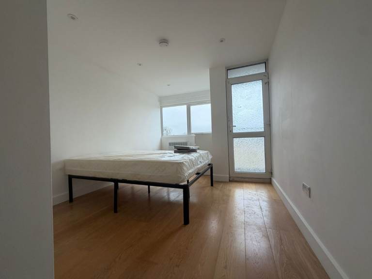Large Ensuite Double-Room in Ealing – DSS Considered