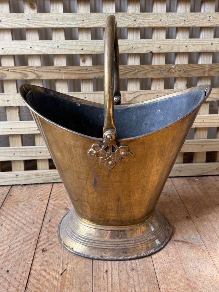Beautiful vintage brass coal skuttle bucket fire 