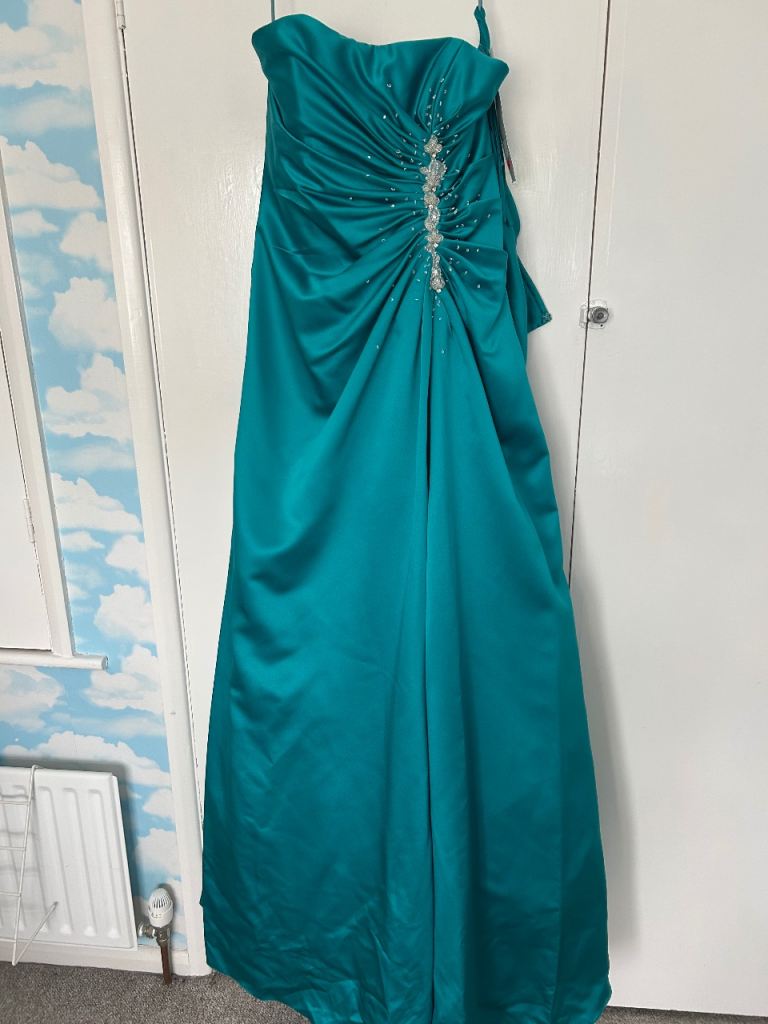 Bridesmaid Dress/Ballgown Size 16-18 BNWT