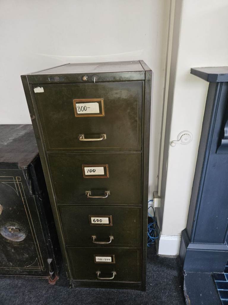 Pair of filling cabinets 