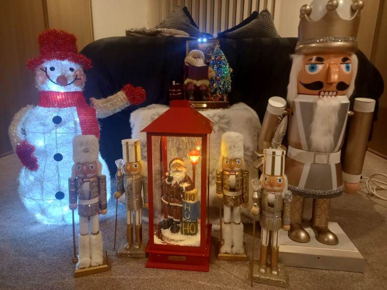 Christmas Decorations Bundle - Snowman, Nutcrackers, Lantern