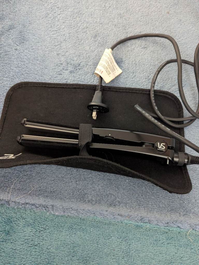 VS Sassoon Hair Straighteners with Heat Mat
