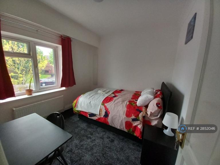1 bedroom in Lodge Ave, Dagenham, RM8 (#2852046)