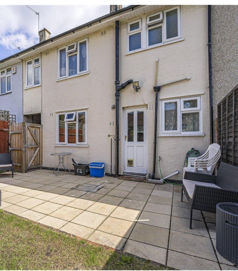 One double room to rent in Dartford close to station.