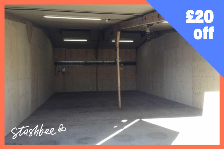 Fantastic 750 Sq Ft Lock-up available to rent in Sturminster Newton (DT10)