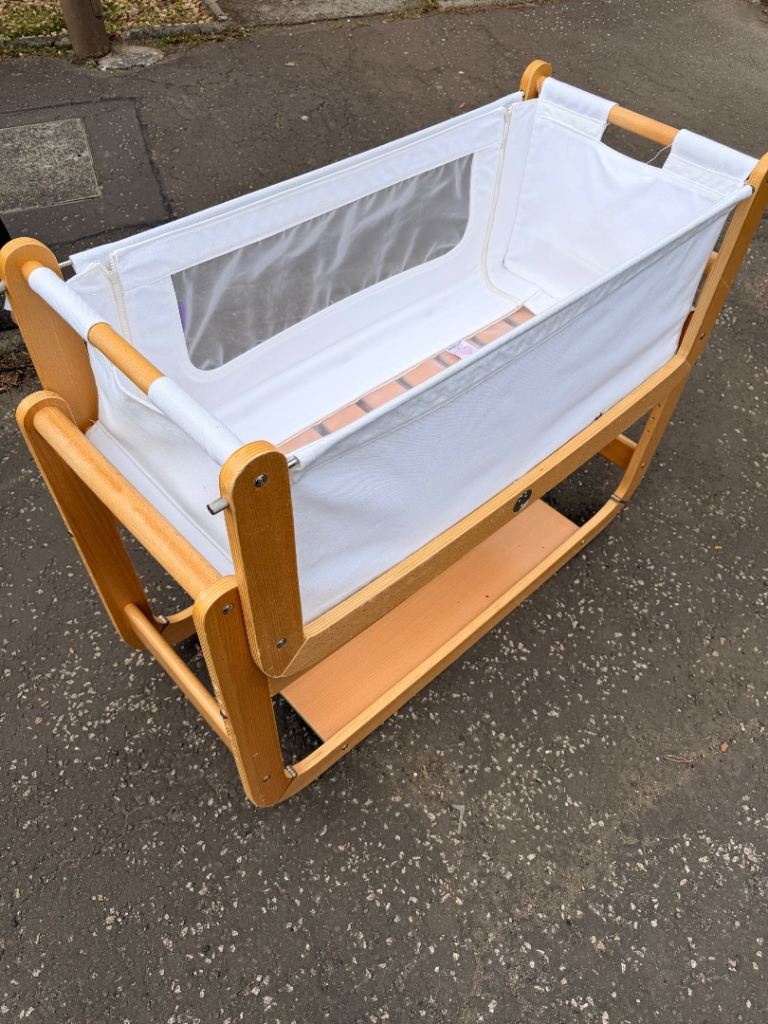 Free next to me / snuzpod cot