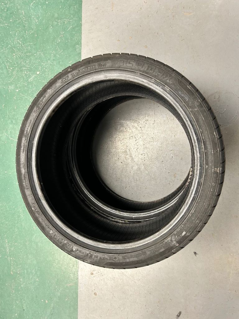 Two matching 225/40/18 Runflat tyres