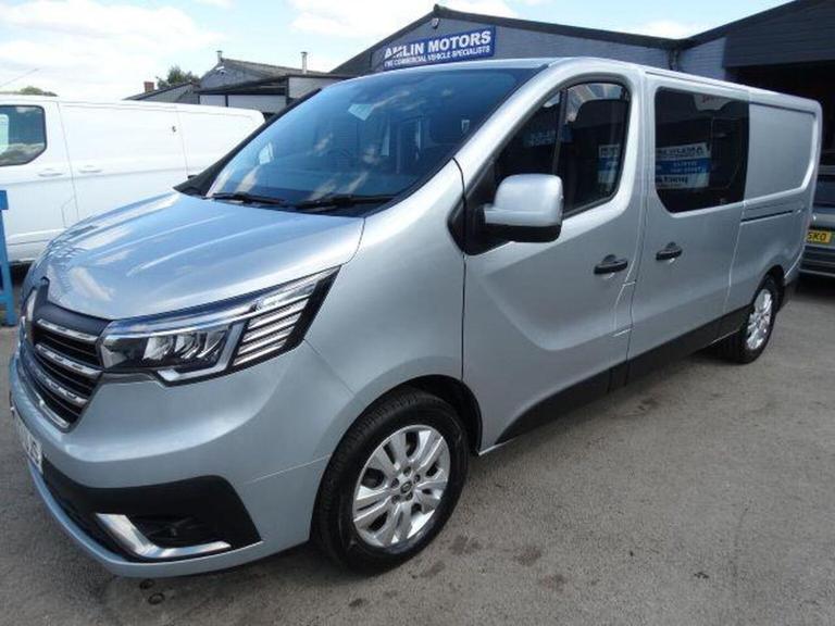 RENAULT TRAFIC 2.0 dCi Blue LL30 Sport Crew Van L2 H1 Euro 6 (s/s) 6dr 2023