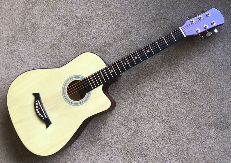 GUITAR - ACOUSTIC -  STEEL STRINGED - VGC  c/w BAG & ACCESSORIES - BRILLIANT BUY!!!!!!L