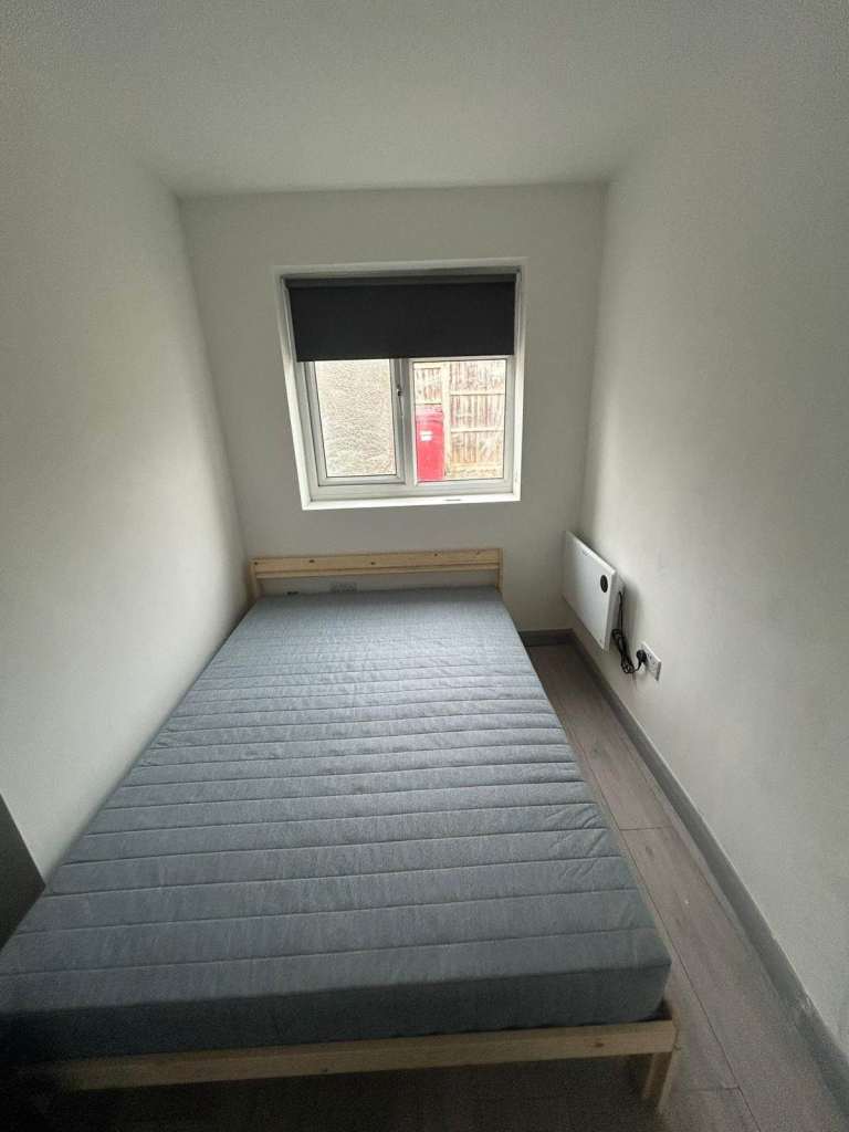 Ensuite Room in Slough SL1 3QG
