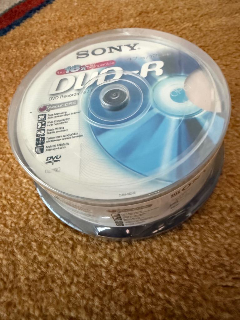 SONY DVD+R, 4.7GB/120 MIN, 16x Compatible, 25 blank discs sealed in plastic.