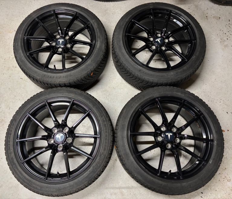 Bola 18 inch alloy wheels with Michelin Crossclimate tyres.