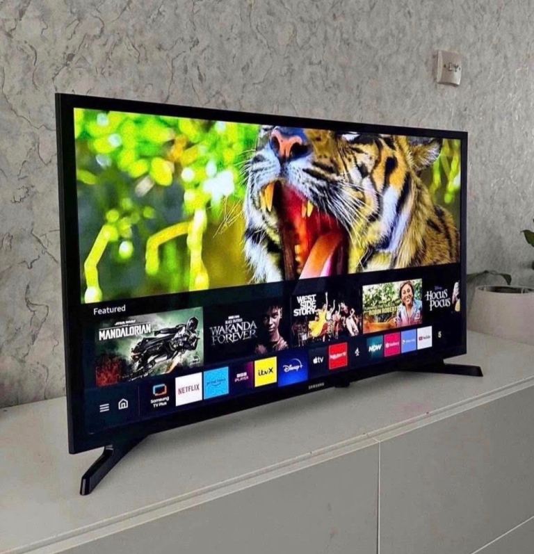 Samsung 32” Smart     WiFi HDR Led tv   good working condition