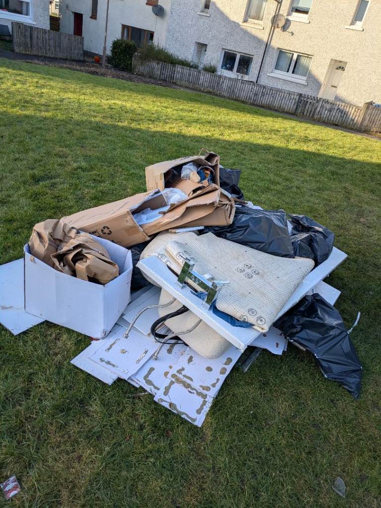 RELIABLE RUBBISH REMOVAL - HOUSE/GARAGE/GARDEN CLEARANCE - BINS EMPTIED - COUCH/MATTRESS UPLIFT