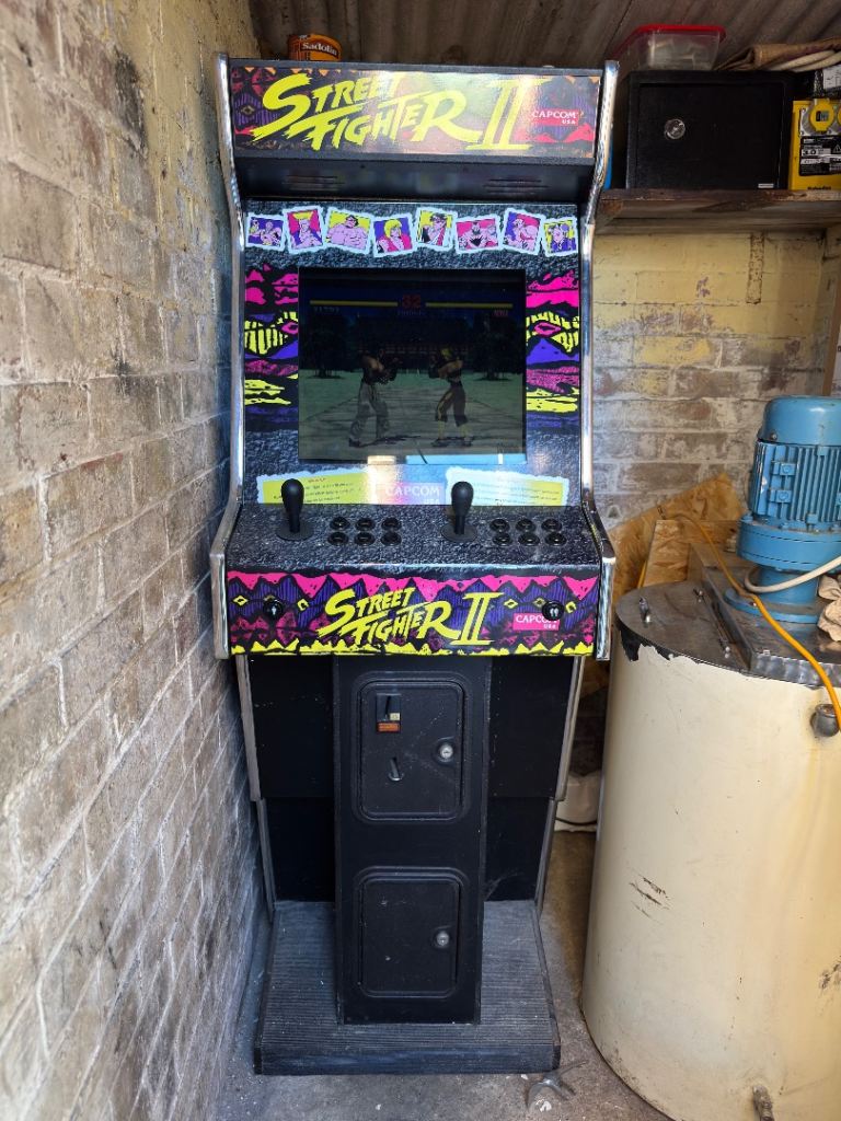Vintage Dynamo 90s Arcade Machine Cabinet - Street Fighter II Shell / Running Tekken