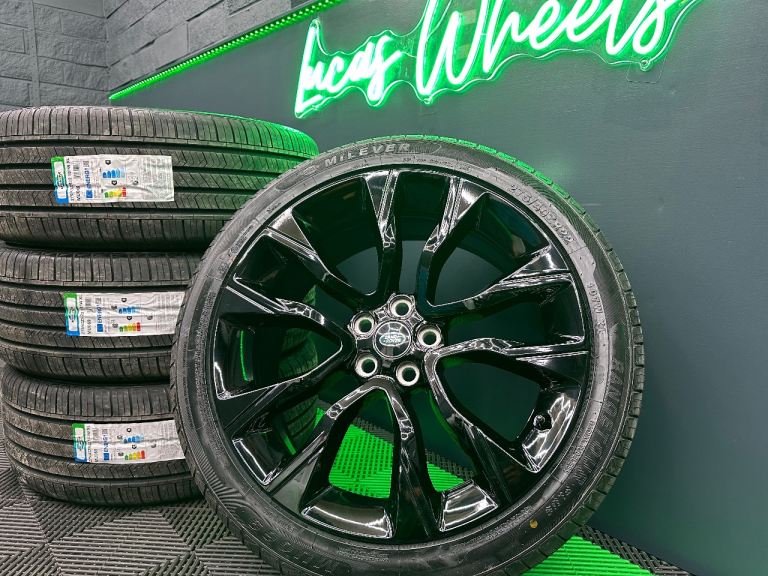 Genuine 22” Range Rover Sport / Discovery HST powdered black Alloy Wheels style 5086’s & NEW tyres!