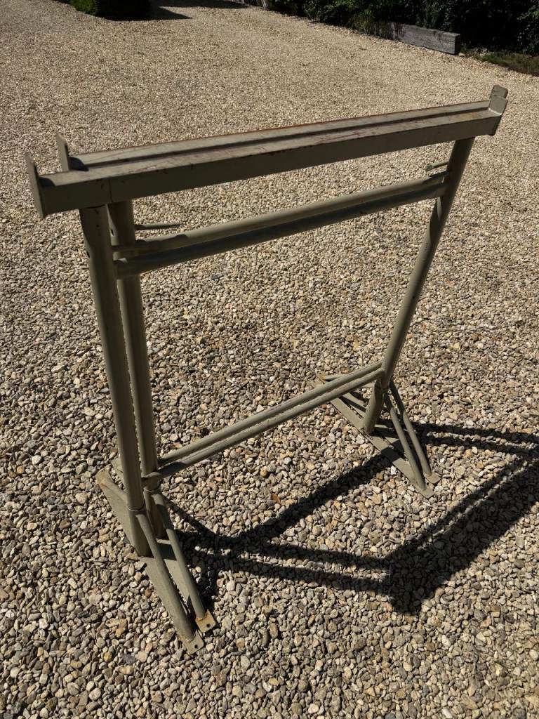 One pair of H 100cm+ heavy-duty adjustable steel builders' trestles 