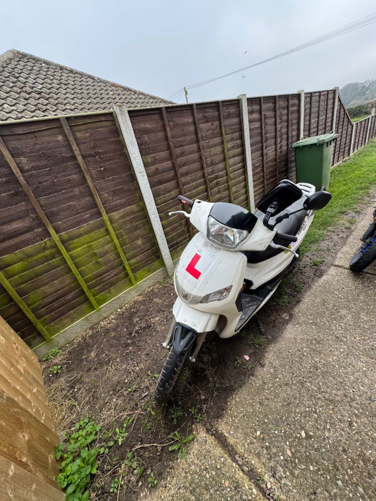 Peugeot, TWEET, 2015, 49 (cc) Moped