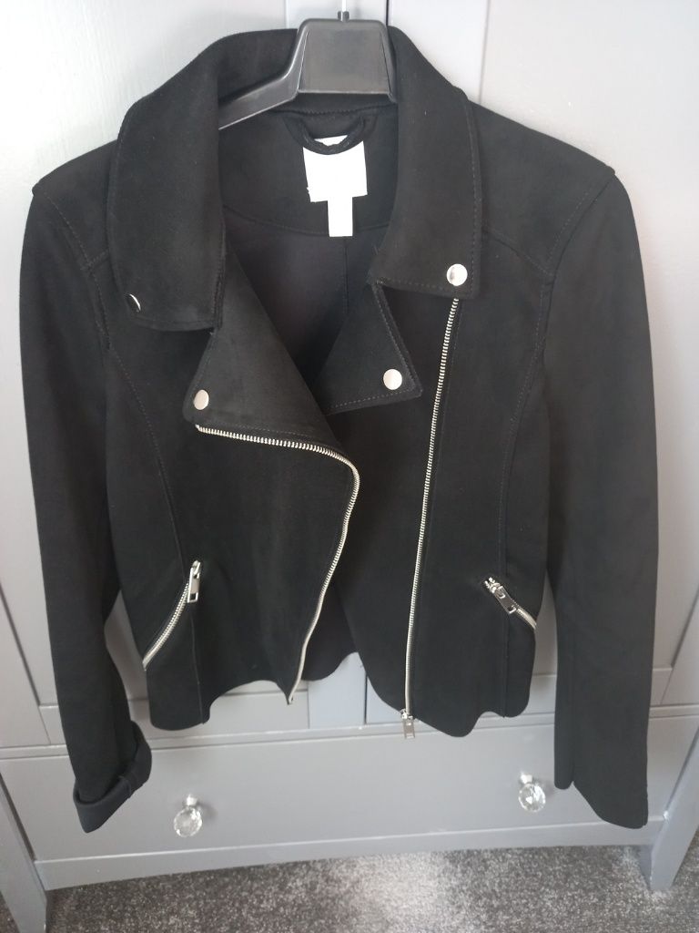 VARIOUS TRENDY GIRLS ITEMS - RANGE FROM SIZE 4 - SIZE 8 - FROM £2 U