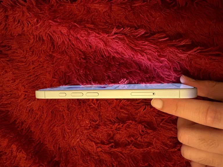 iPhone 16 128GB White Unlocked 