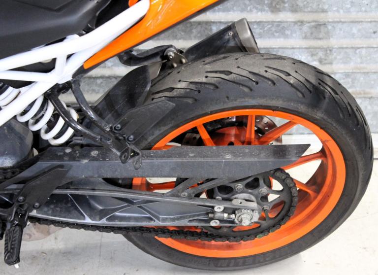 2024 73 KTM DUKE 125 ABS LEARNER LEGAL TRADE SALE 7K WHITE/ORANGE NEW MOT RIDES