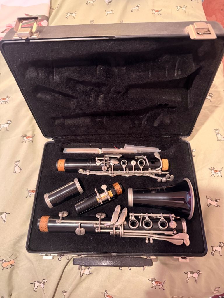 Clarinet in Hard Case – Good Condition