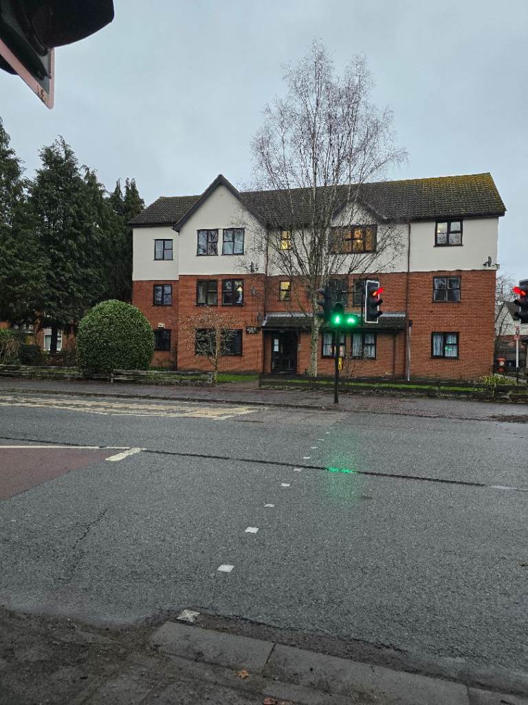 2 Bedroom / 2 Bathroom flat 396 London Road, Leicester with Garage TO LET