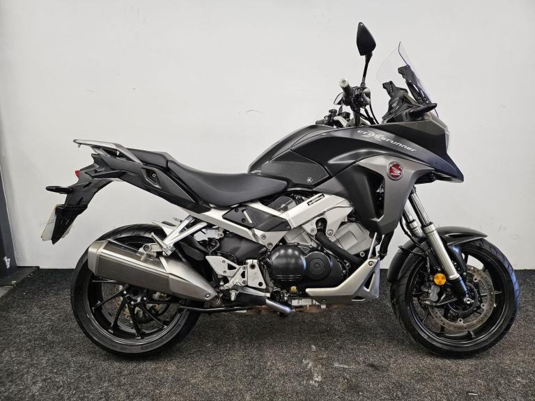 HONDA VFR800X CROSSRUNNER ** ONE OWNER - FULL HONDA HISTORY - 12 MONTH MOT **
