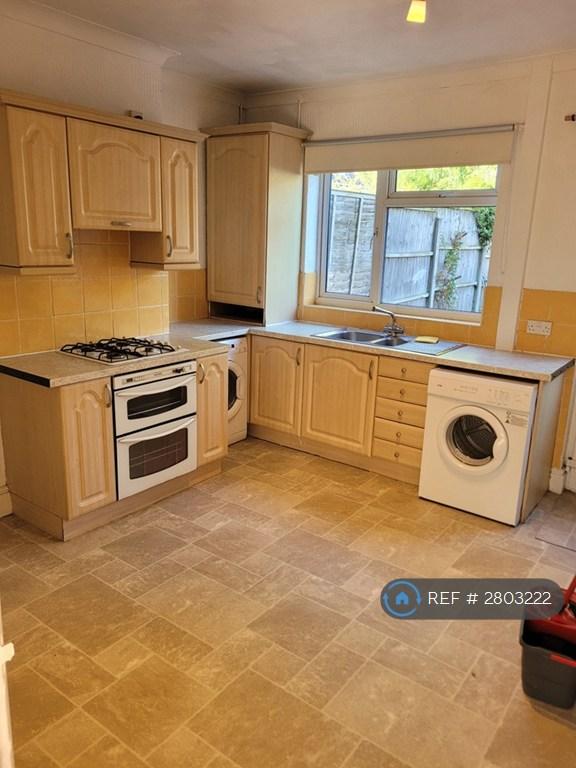3 bedroom house in Wolverhampton, Wolverhampton, WV14 (3 bed) (#2803222)