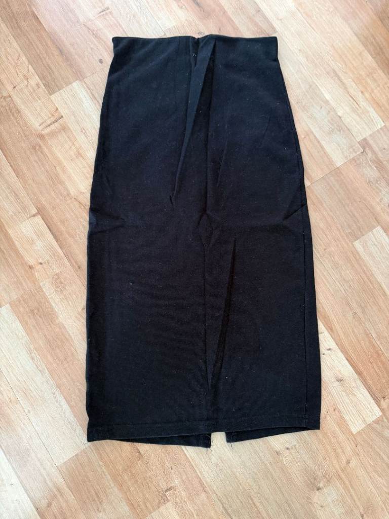 Size 8 Black Midi Skirt with Back Slit – Good Condition