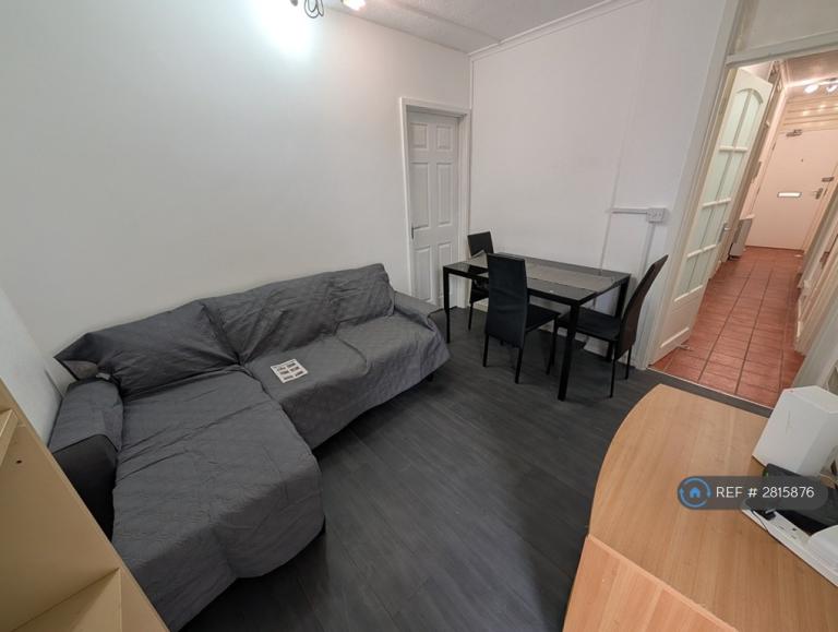 1 bedroom in William Harvey House, London, SW19 (#2815876)