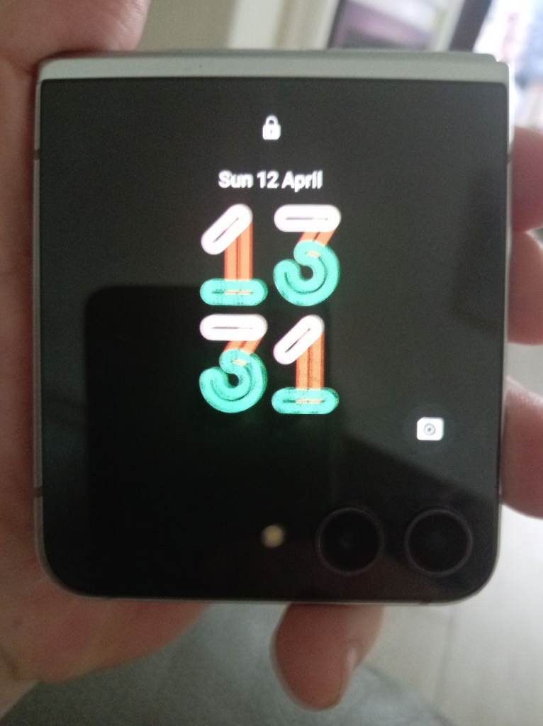 Samsung flip 5 phone