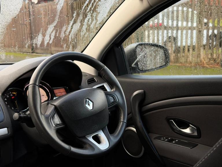 2011 Renault Megane 1.6 16V Dynamique TomTom Euro 5 3dr COUPE Petrol Manual