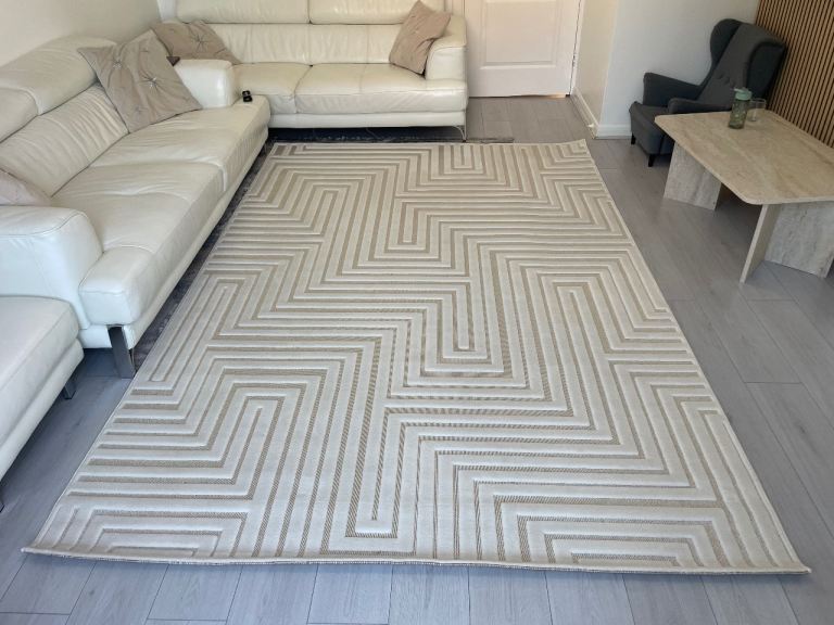 FREE DELIVERY 🥰🚚🥰 BRAND NEW Modern Beige/Grey Geometric Pattern Rug BRAND NEW 