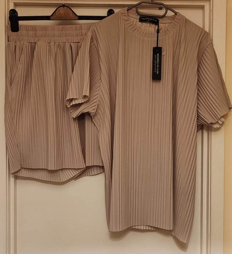 New maniere de voir outfit size M