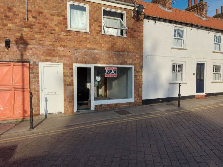 SHOP/OFFICE UNIT TO LET
