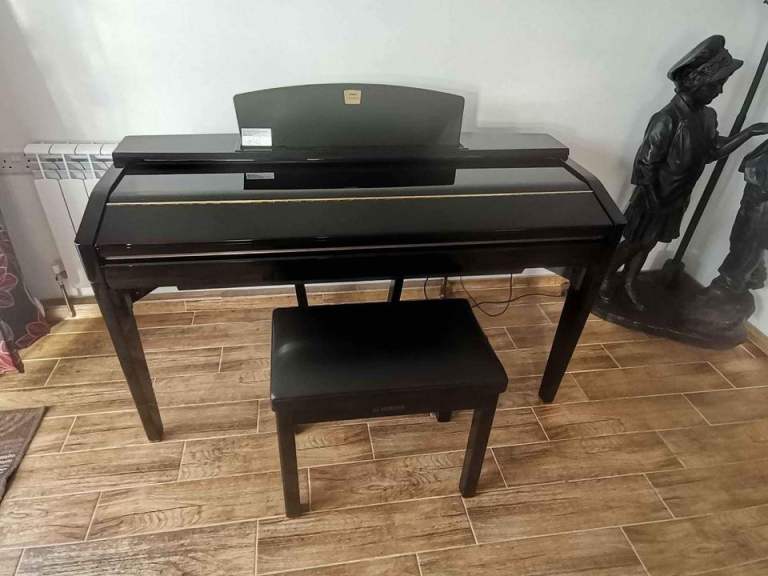 CAN DELIVER - YAMAHA CLAVINOVA CVP-505 DIGITAL PIANO IN VERY GOOD CONDITION 