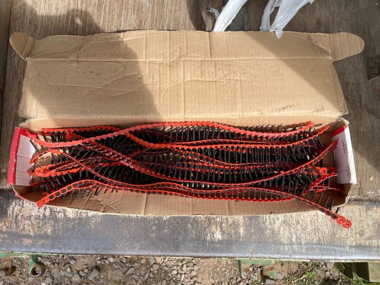 Hilti 3.5mm x 35mm self tapping collated screws