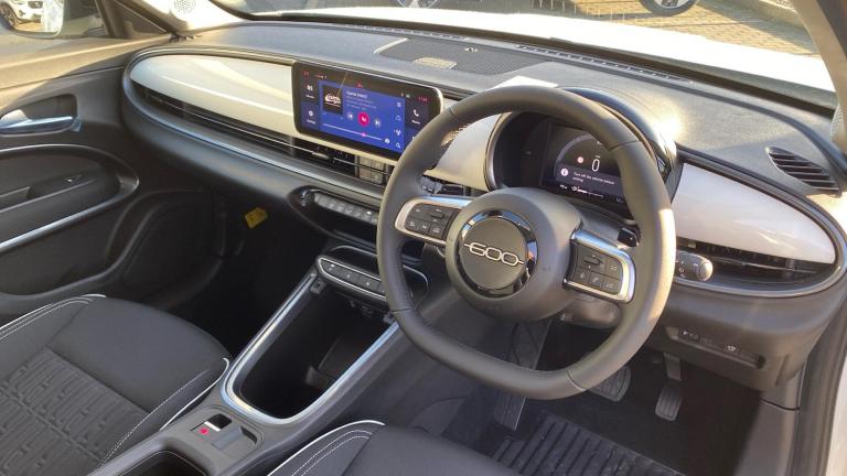 2025 Fiat 600 1.2 MHEV SUV 5dr Petrol Hybrid e-DCT Euro 6 (s/s) (136 ps) HATCHBACK Petrol/Electri...