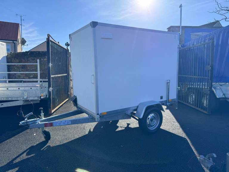 BRAND NEW 6,7FT X 3,8FT X 4,9FT SINGLE AXLE BOX TRAILER WITH BARN DOORS 750KG