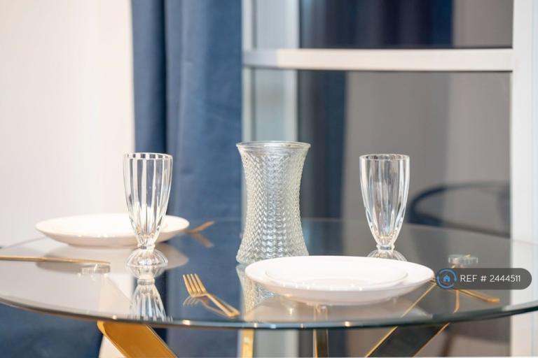 1 bedroom flat in Ability Place, London, E14 (1 bed) (#2444511)