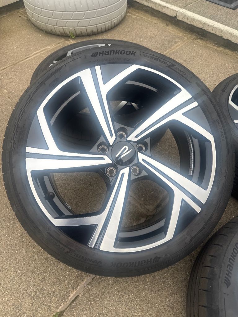 VW 2026 Volkswagen Golf R 18’ alloy wheels 