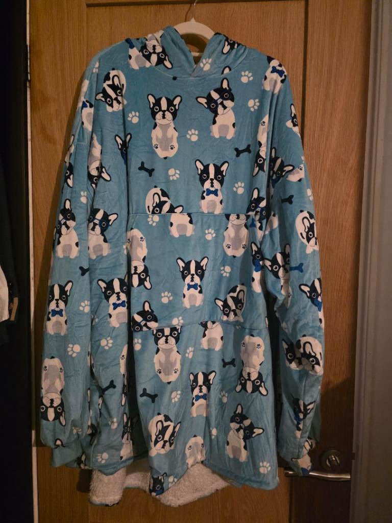 Oversized Hoodie Blanket with French Bulldog Print – As Good As New
