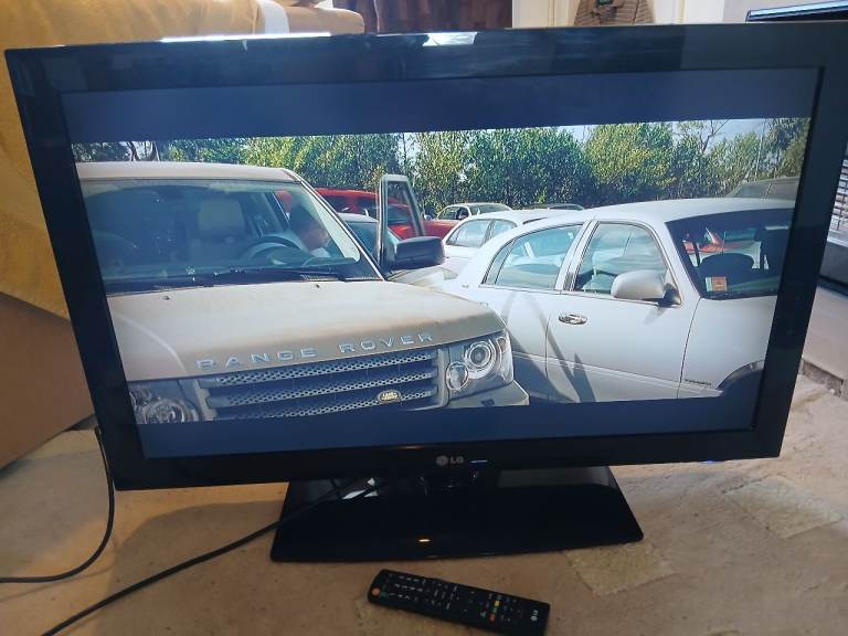 LG 37 inch Full HD 1080p with remote control 