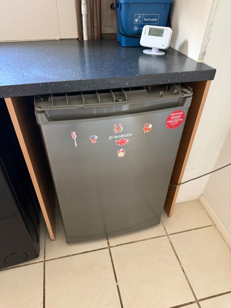 Hoover Freestanding Under Counter Fridge - Silver, Good Condition