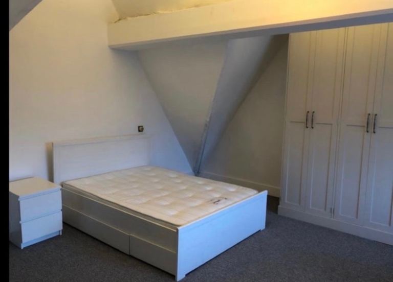 Massive rooms to rent with kitchenette