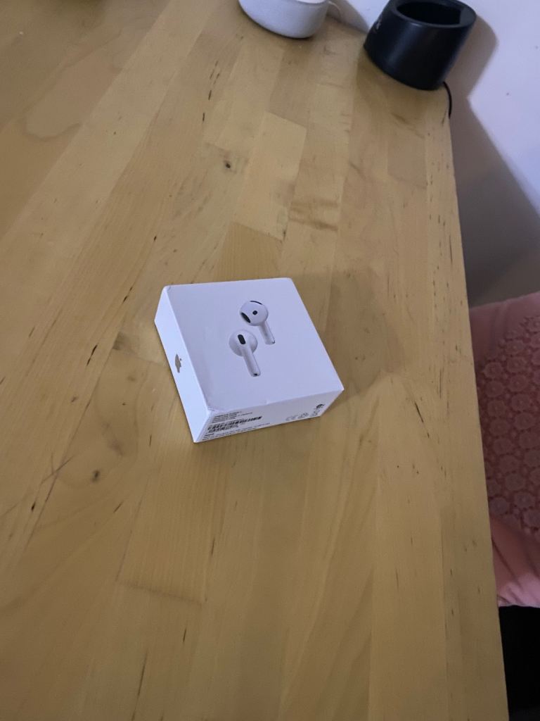 Apple AirPods 4th generation anc basically new