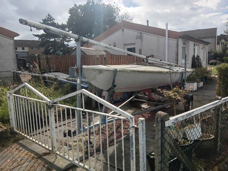 Sailing boat with Trailer – Needs TLC