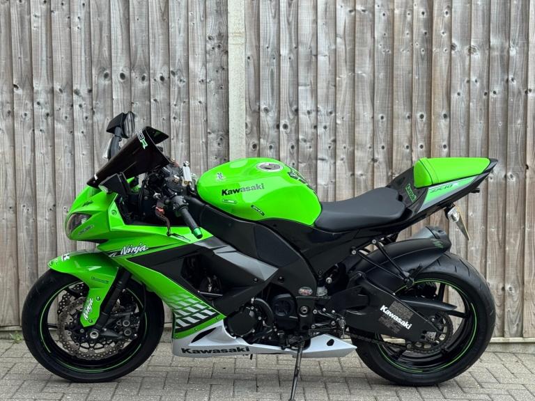 KAWASAKI NINJA ZX10R ANNIVERSARY EDITION 2011 (11) SUPER SPORT + 8,500 MILES 