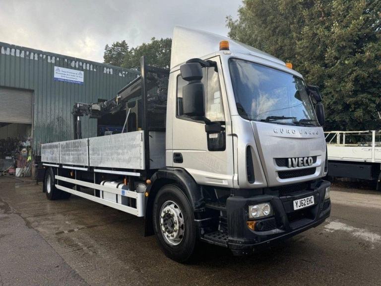 2013 IVECO EUROCARGO 180E25 CRANE VEHICLE